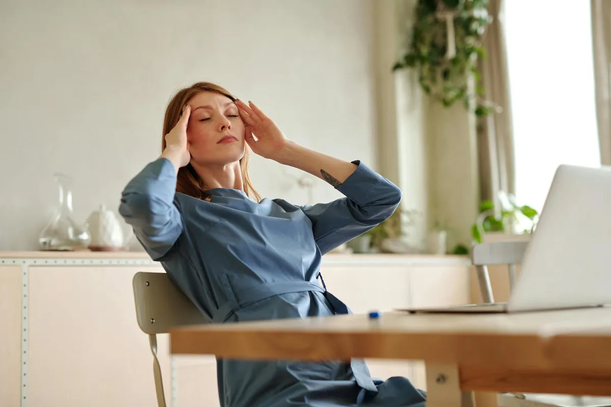 Woman looking tired at her desk, then later looking energized and happy after eating a balanced meal.